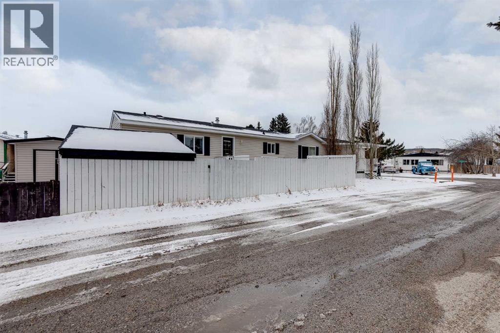 Mobile Home for Sale in 508, 3223 83 Street NW|Calgary, Alberta T3B5N7 2