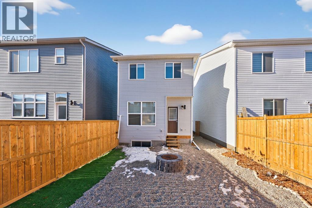 House for Sale in 324 Hotchkiss Drive SE|Calgary, Alberta T3S0J9 3