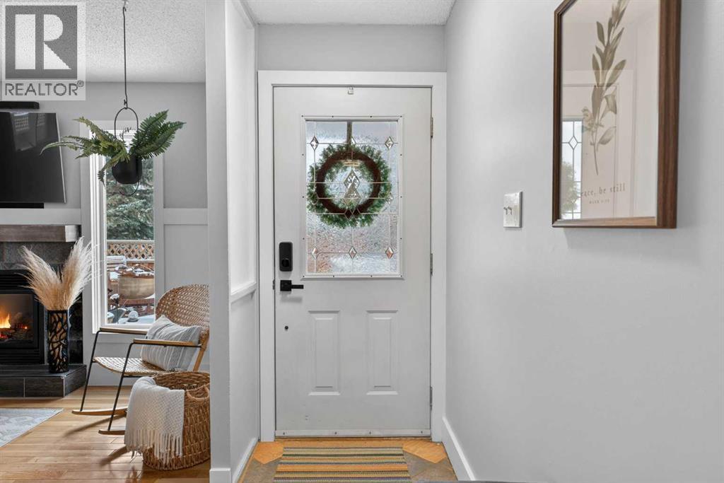 House for Sale in 64 Foxwell Road SE|Calgary, Alberta T2H1A3 3