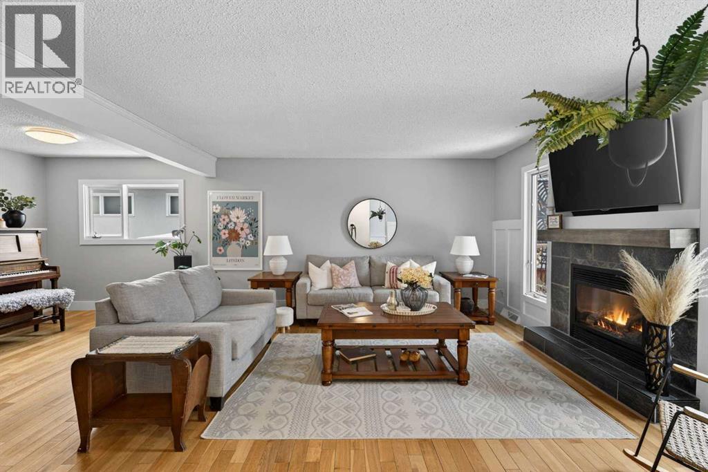 House for Sale in 64 Foxwell Road SE|Calgary, Alberta T2H1A3 5