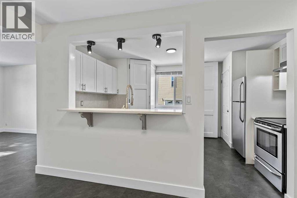 Duplex for Sale in 412 33 Avenue NE|Calgary, Alberta T2E2J1 5