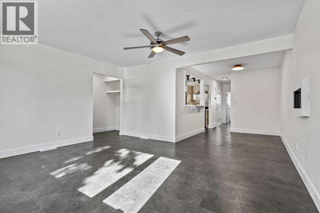 Duplex for Sale in 412 33 Avenue NE|Calgary, Alberta T2E2J1 4