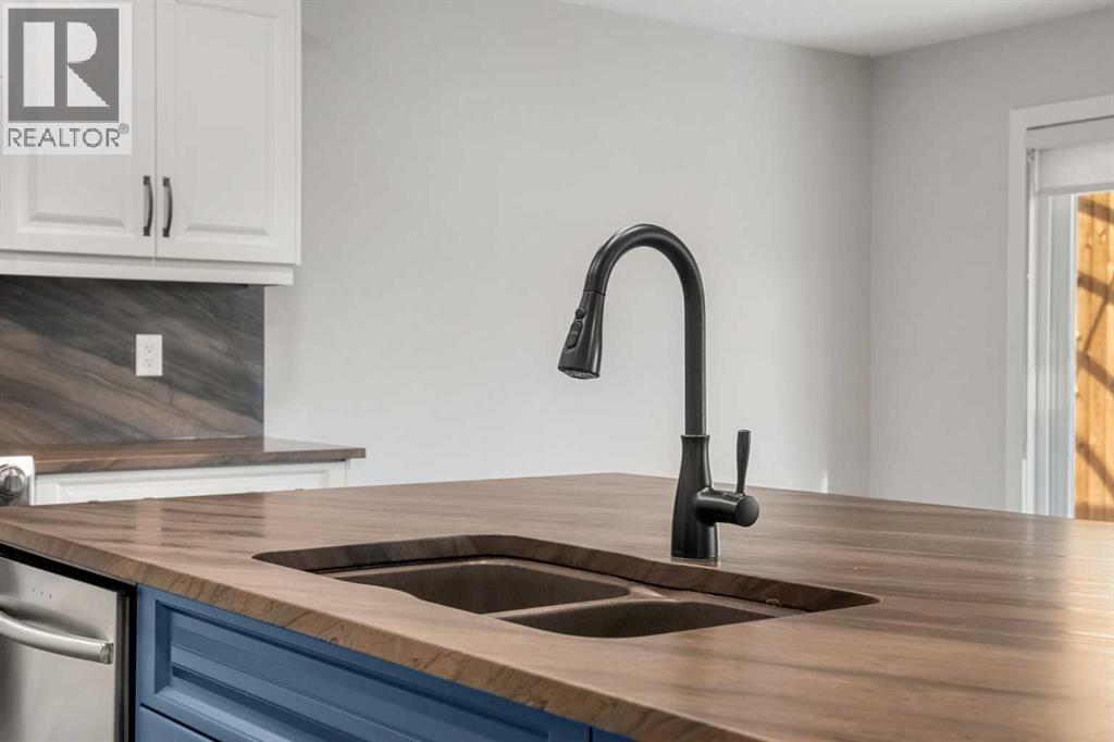 Duplex for Sale in 175 Kincora Crescent NW|Calgary, Alberta T3R0N4 3