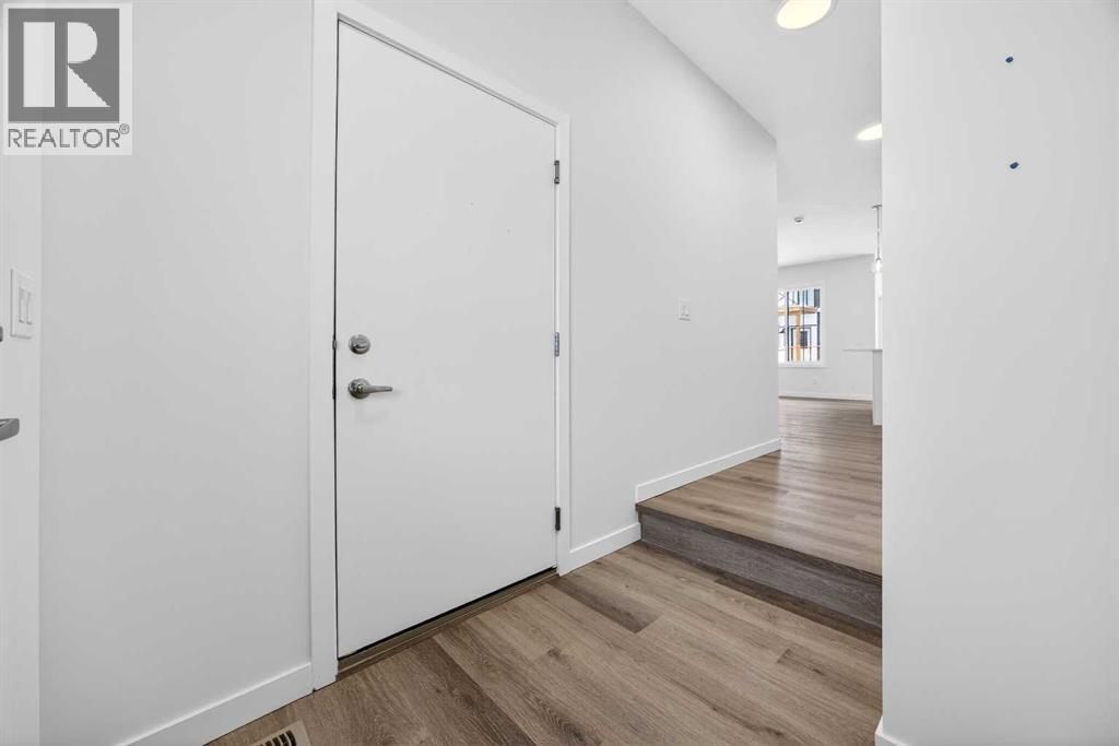 Row / Townhouse for Sale in 66 Creekside Way SW|Calgary, Alberta T2X6E2 3