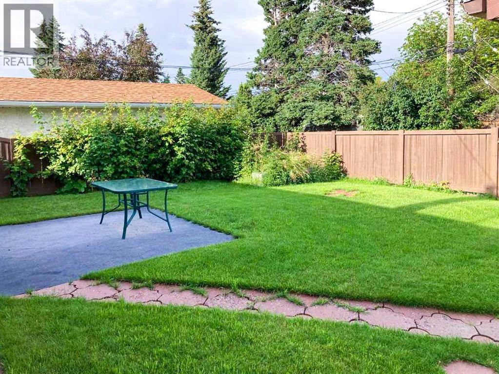 House for Sale in 84 Waterloo Drive SW|Calgary, Alberta T3C3G1 4