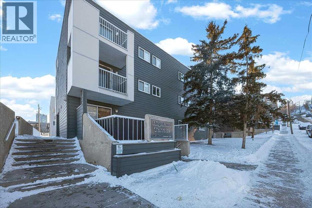Apartment for Sale in 303, 431 1 Avenue NE|Calgary, Alberta t2e0b3 2