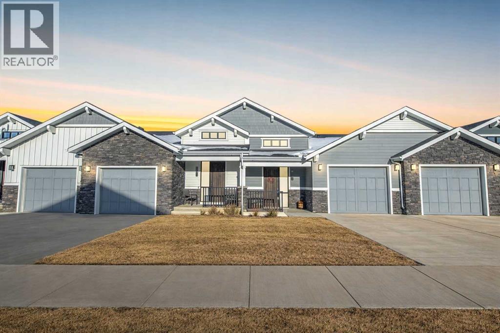 Row / Townhouse for Sale in 12572 Crestmont Boulevard SW|Calgary, Alberta T3B6J5