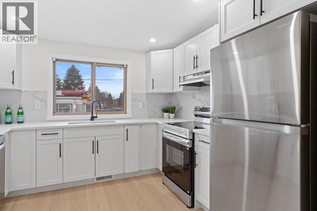 Duplex for Sale in 8547 47 Avenue NW|Calgary, Alberta T3B1Z8 5