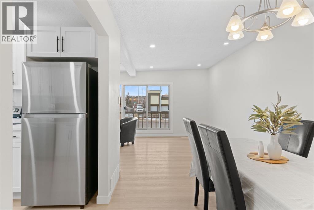 Duplex for Sale in 8547 47 Avenue NW|Calgary, Alberta T3B1Z8 4