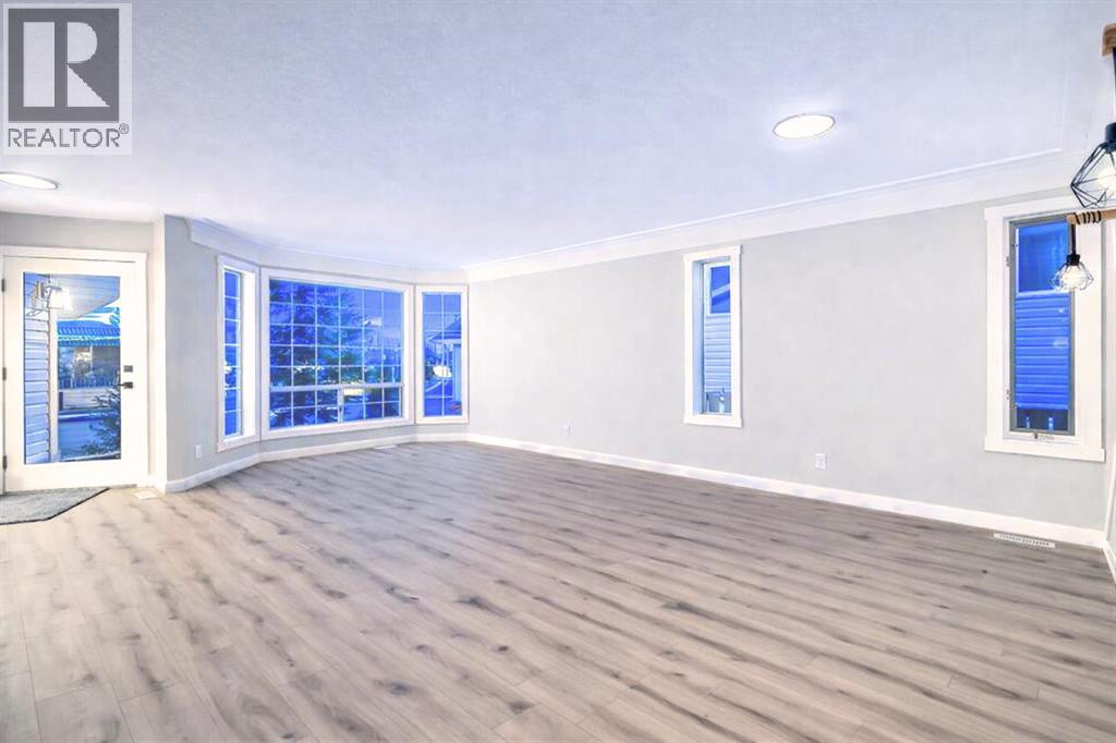 House for Sale in 902 Applewood Drive SE|Calgary, Alberta T2A7P2 5