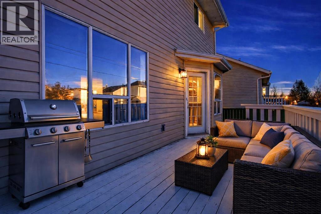 House for Sale in 902 Applewood Drive SE|Calgary, Alberta T2A7P2 3