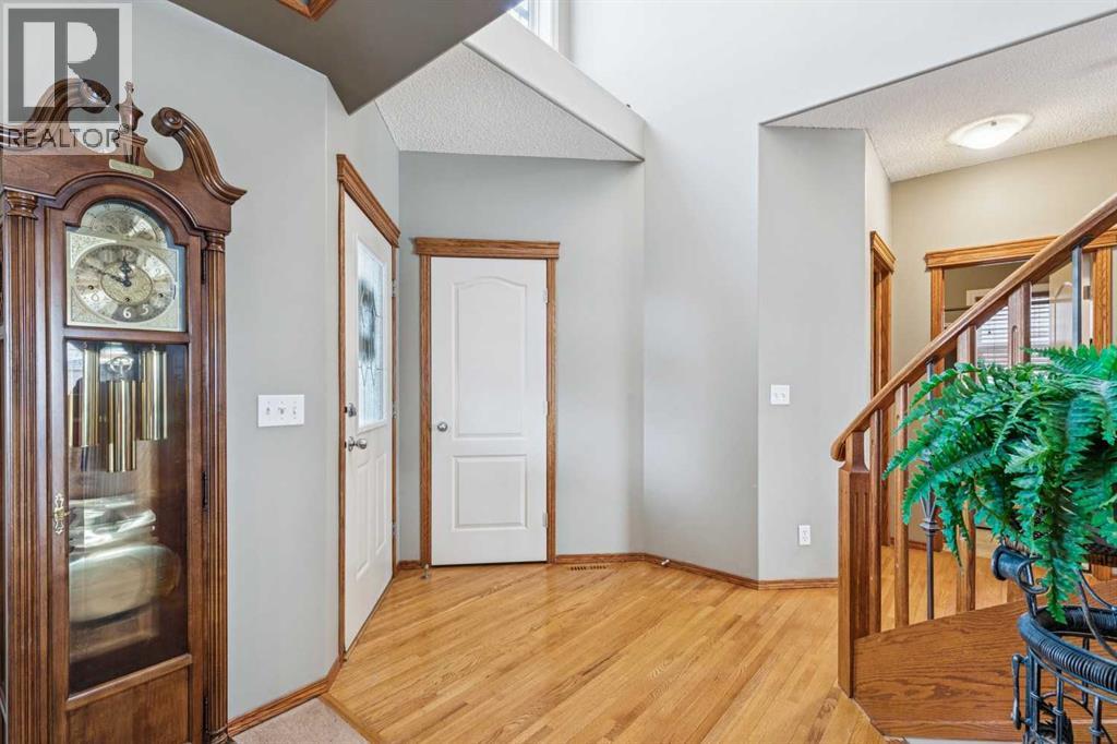 House for Sale in 63 Evergreen Heights SW|Calgary, Alberta Y2Y3A6 2