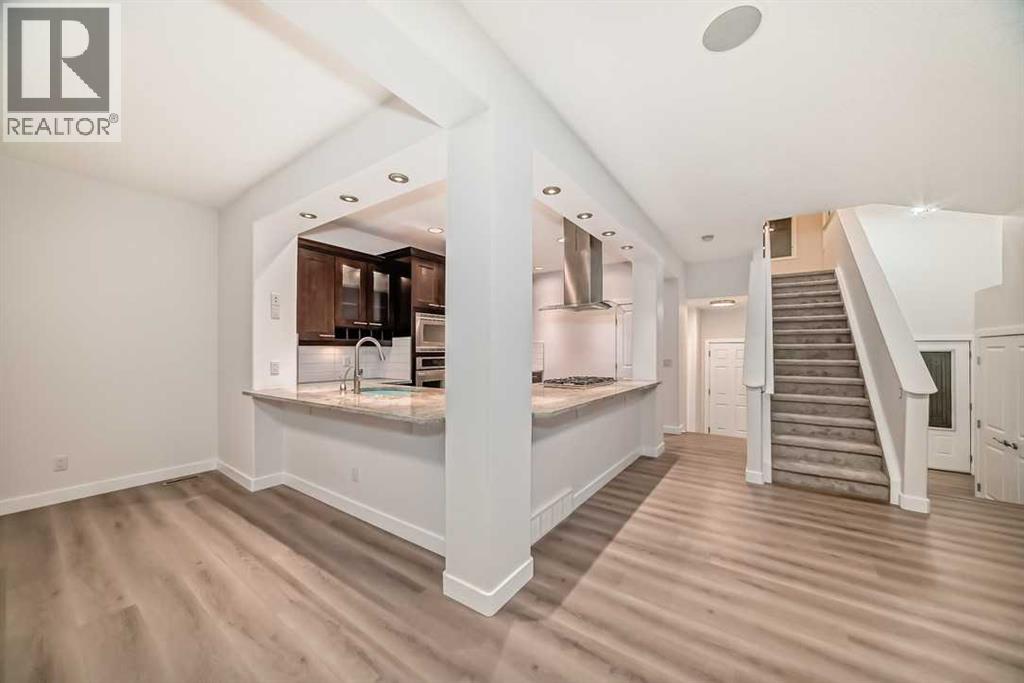 House for Sale in 158 Valleyview Court SE|Calgary, Alberta T2B0K6 4