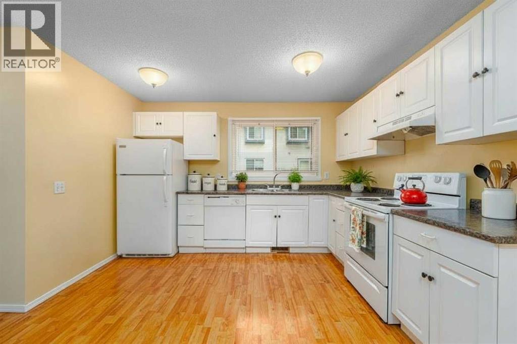 Row / Townhouse for Sale in 16, 4810 40 Avenue SW|Calgary, Alberta T3E1E5 5