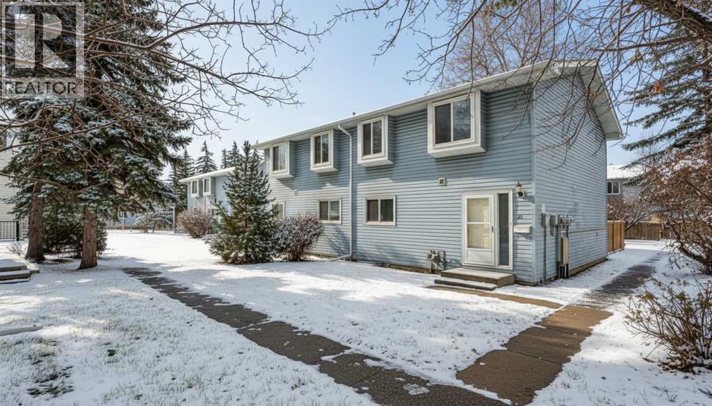 Row / Townhouse for Sale in 16, 4810 40 Avenue SW|Calgary, Alberta T3E1E5 2