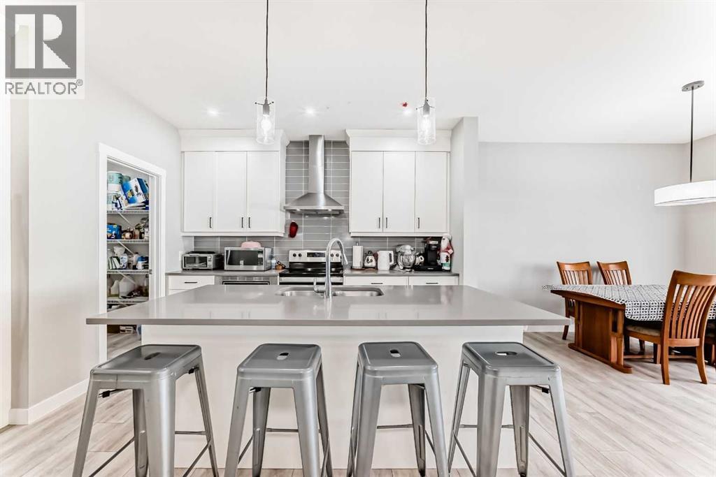 House for Sale in 240 Creekstone Row SW|Calgary, Alberta T2X4Y5 3