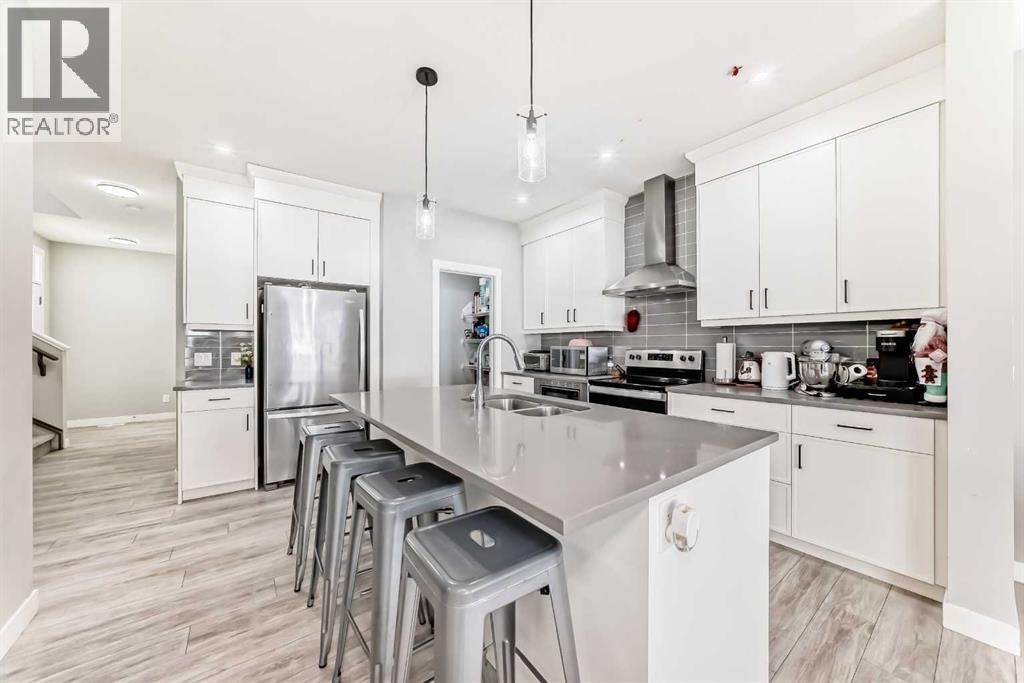 House for Sale in 240 Creekstone Row SW|Calgary, Alberta T2X4Y5 2