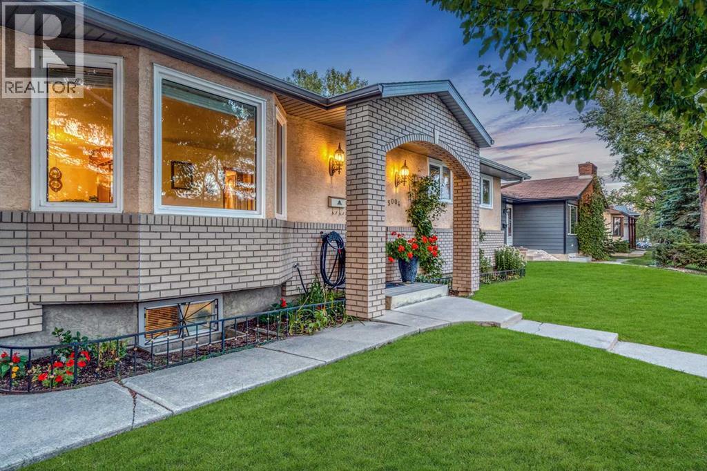 House for Sale in 5004 Rundleview Road NE|Calgary, Alberta T1Y1J4