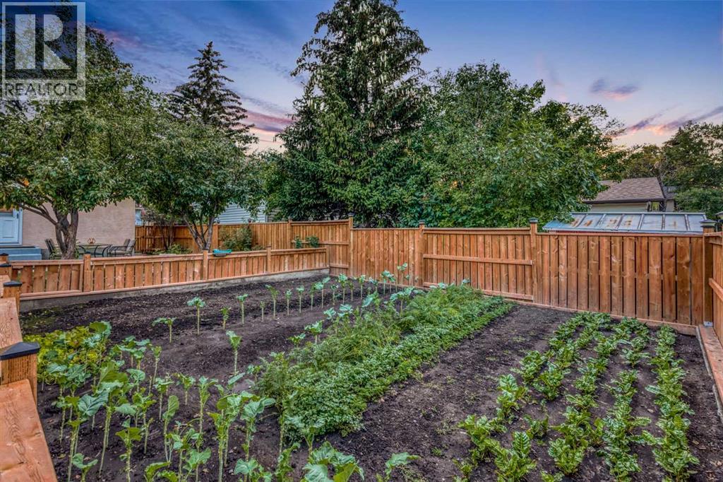 House for Sale in 5004 Rundleview Road NE|Calgary, Alberta T1Y1J4 5