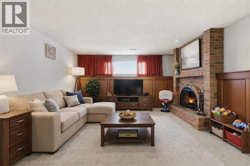 House for Sale in 311 Parkglen Crescent SE|Calgary, Alberta T2V4M4 4