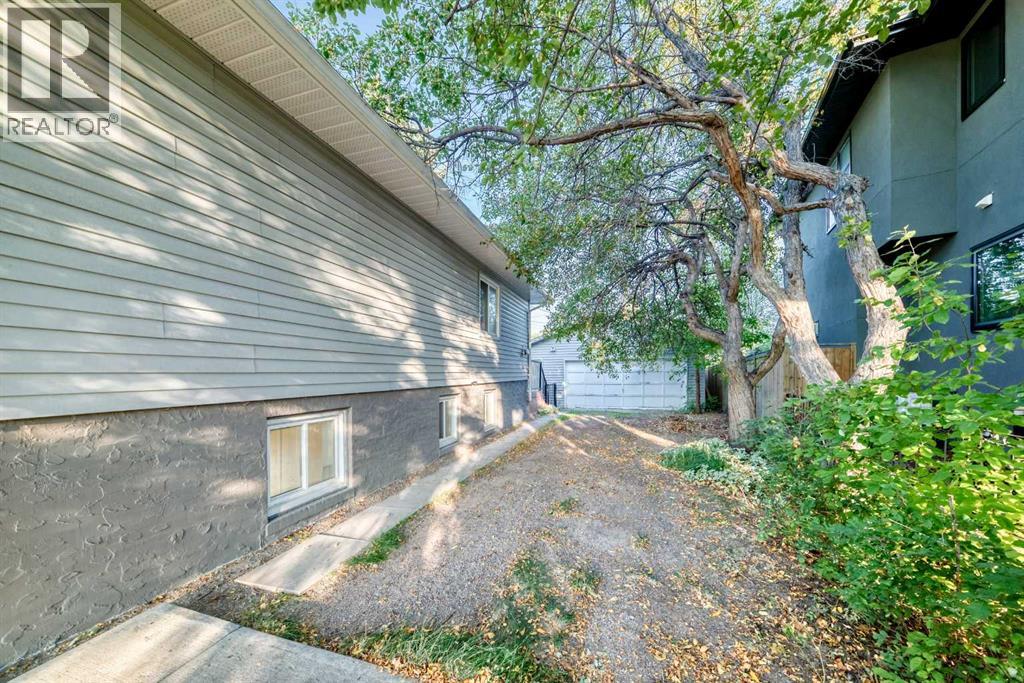 House for Sale in 820 9A Street NE|Calgary, Alberta T2E4L6 5