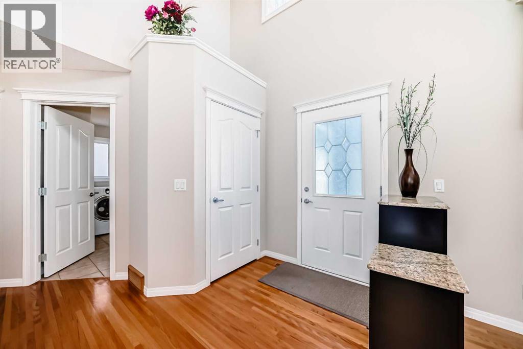 House for Sale in 300 Hampstead Road NW|Calgary, Alberta T3A6G4 4