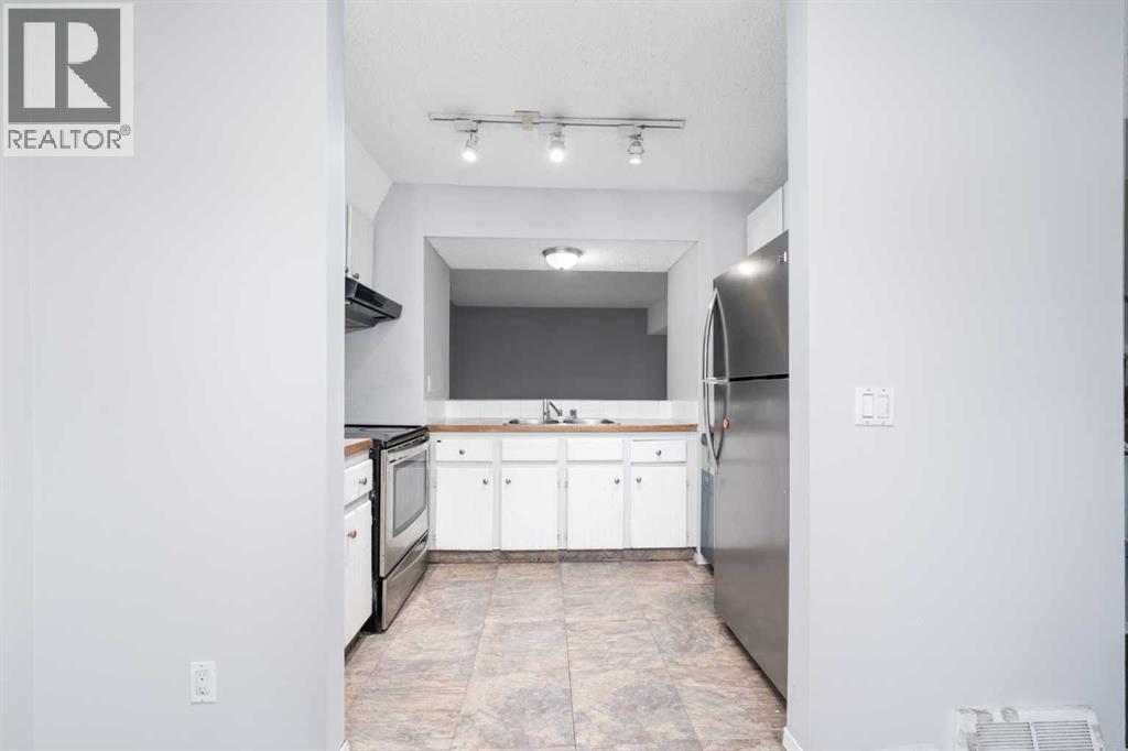 Row / Townhouse for Sale in 602, 919 38 Street NE|Calgary, Alberta T2A6E1 2