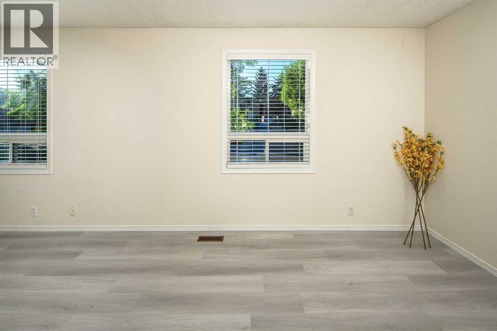 House for Sale in 20 Bernard Way NW|Calgary, Alberta T3K2B9 4