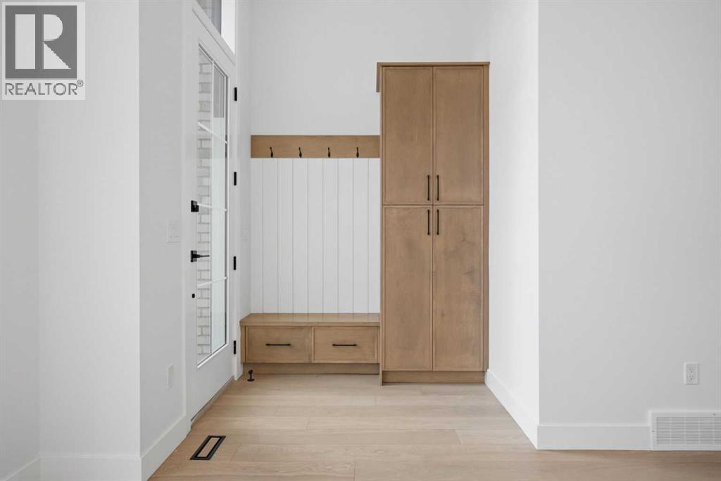 House for Sale in 806 23 Avenue SE|Calgary, Alberta T2G1N8 3