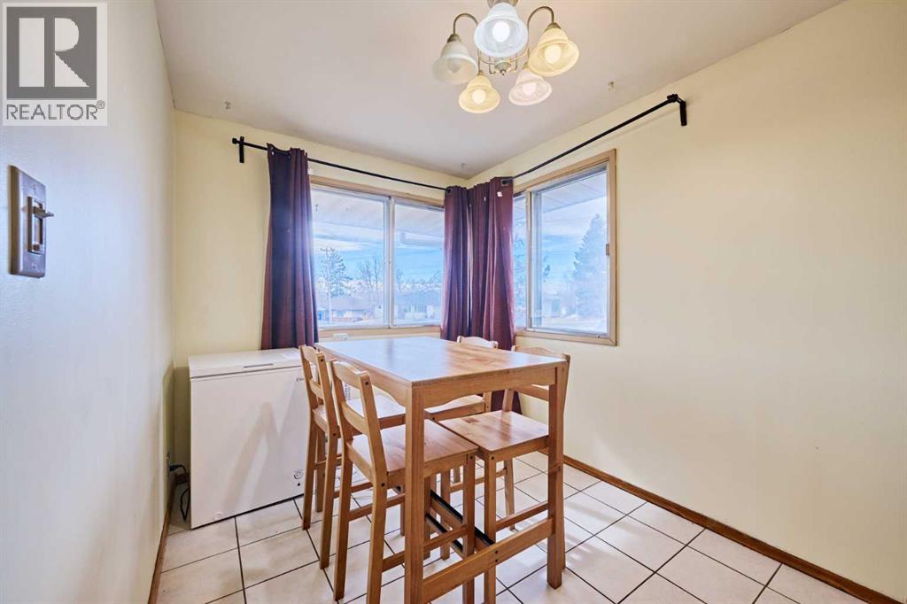 House for Sale in 28 CORNELL Place NW|Calgary, Alberta T2K1J4 5