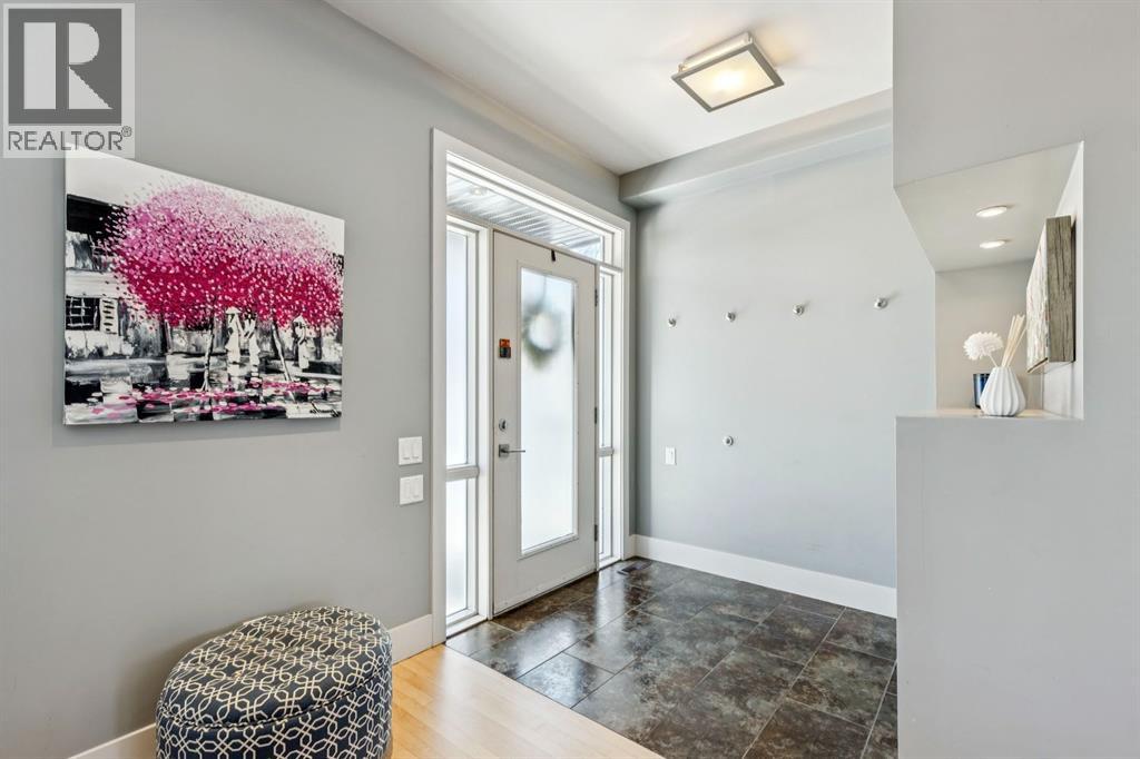 Duplex for Sale in 3043 28 Street SW|Calgary, Alberta T3E2J4 2