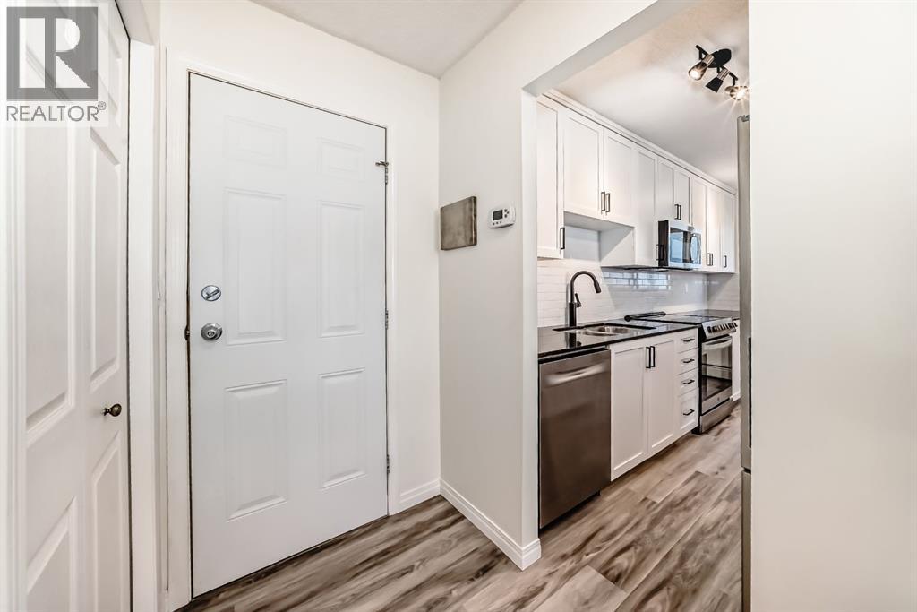 Apartment for Sale in 401, 823 19 Avenue SW|Calgary, Alberta T2T0C6 2