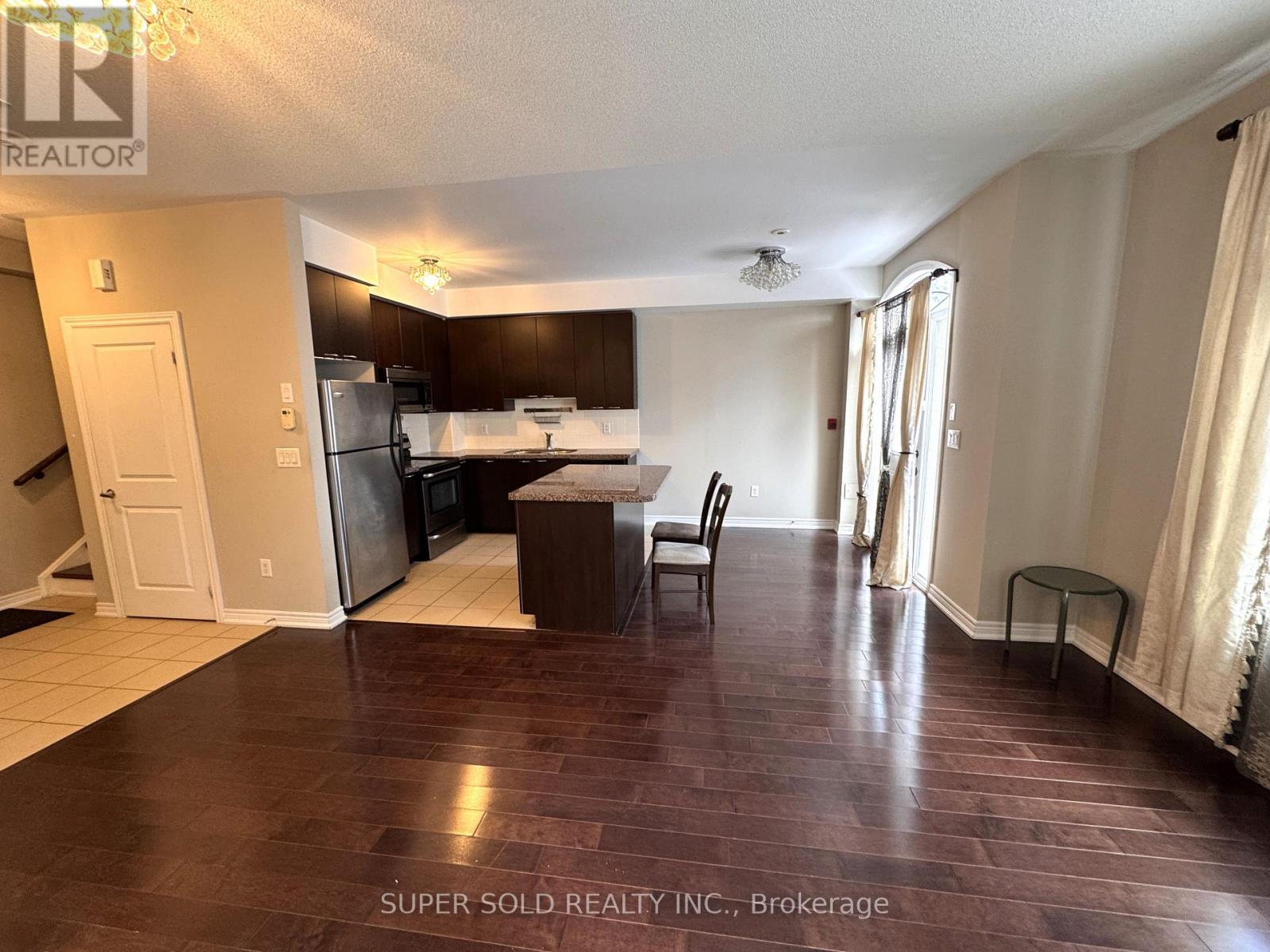 Row / Townhouse for Sale in 128 - 383 PRINCE OF WALES DRIVE|Mississauga (City Centre), Ontario L5B0C7 5