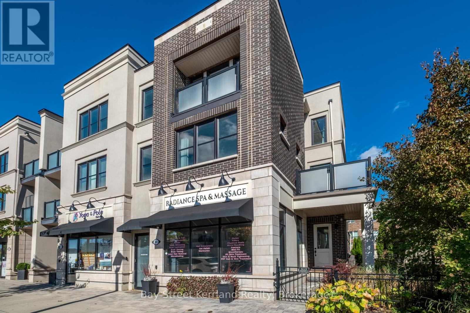 Row / Townhouse for Sale in 3083 GEORGE SAVAGE AVENUE|Oakville (GO Glenorchy), Ontario L6M4M2