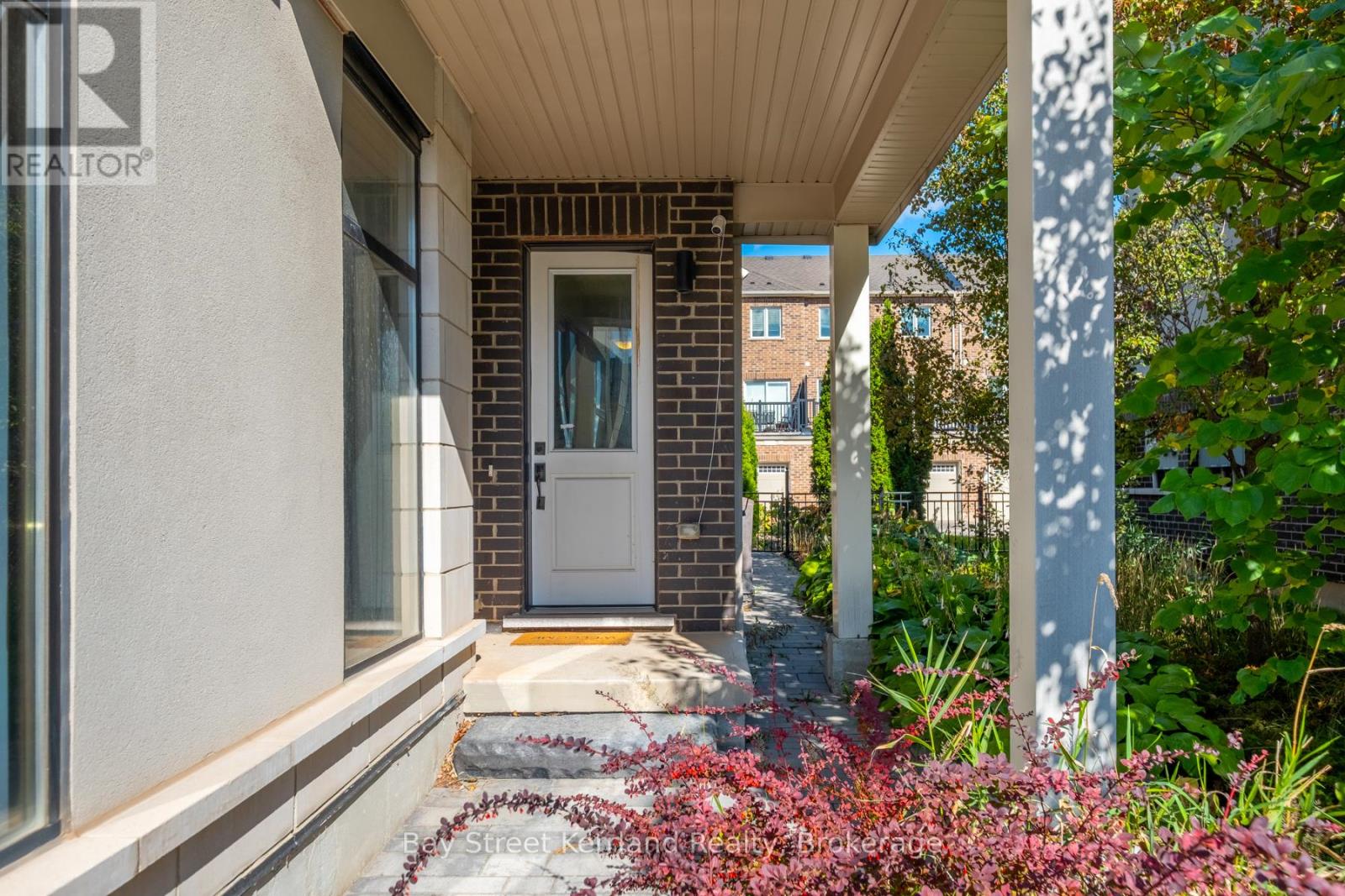 Row / Townhouse for Sale in 3083 GEORGE SAVAGE AVENUE|Oakville (GO Glenorchy), Ontario L6M4M2 2