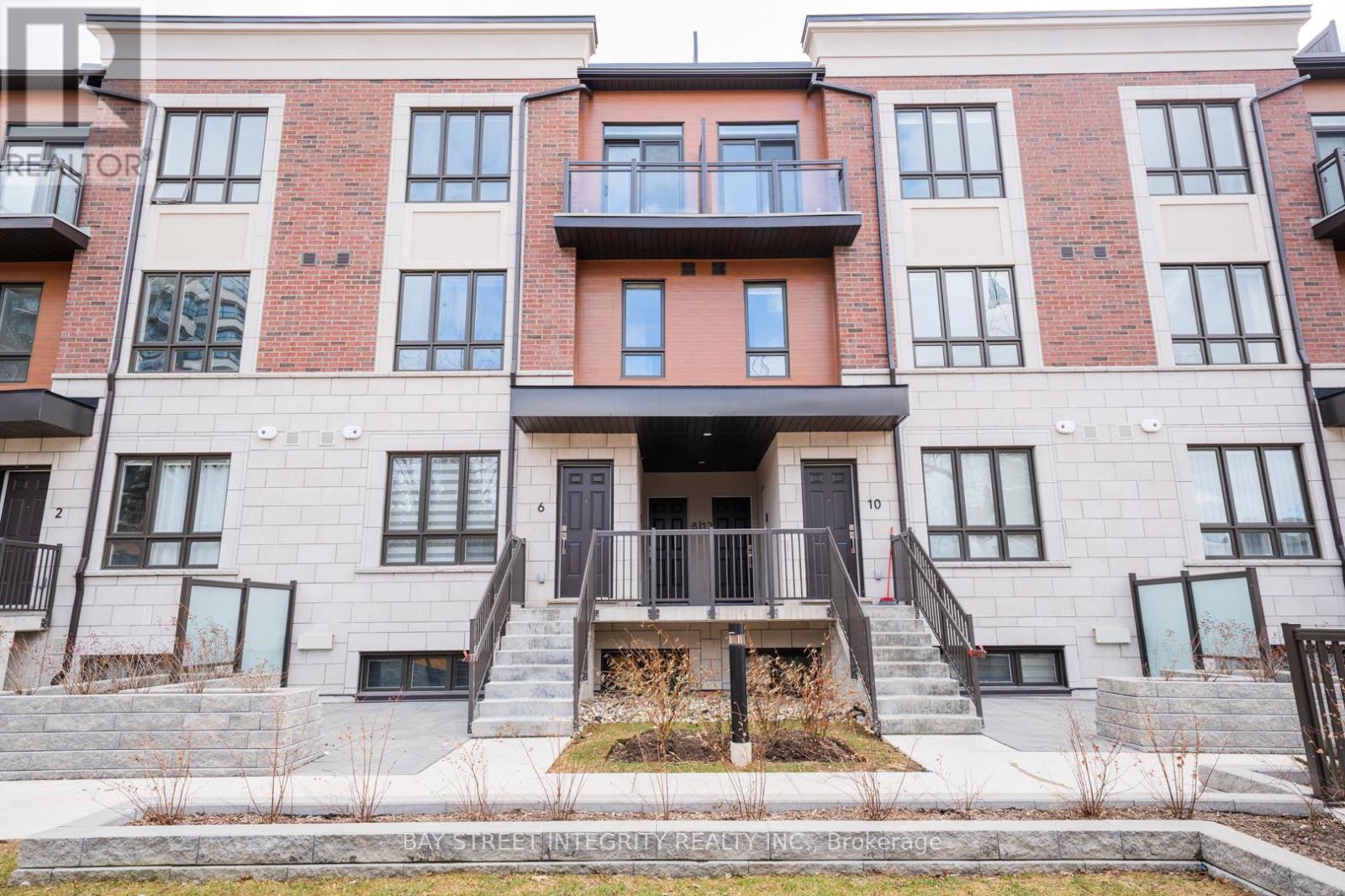 Row / Townhouse for Sale in 7 - 4045 HICKORY DRIVE|Mississauga (Rathwood), Ontario L4W0G6 2