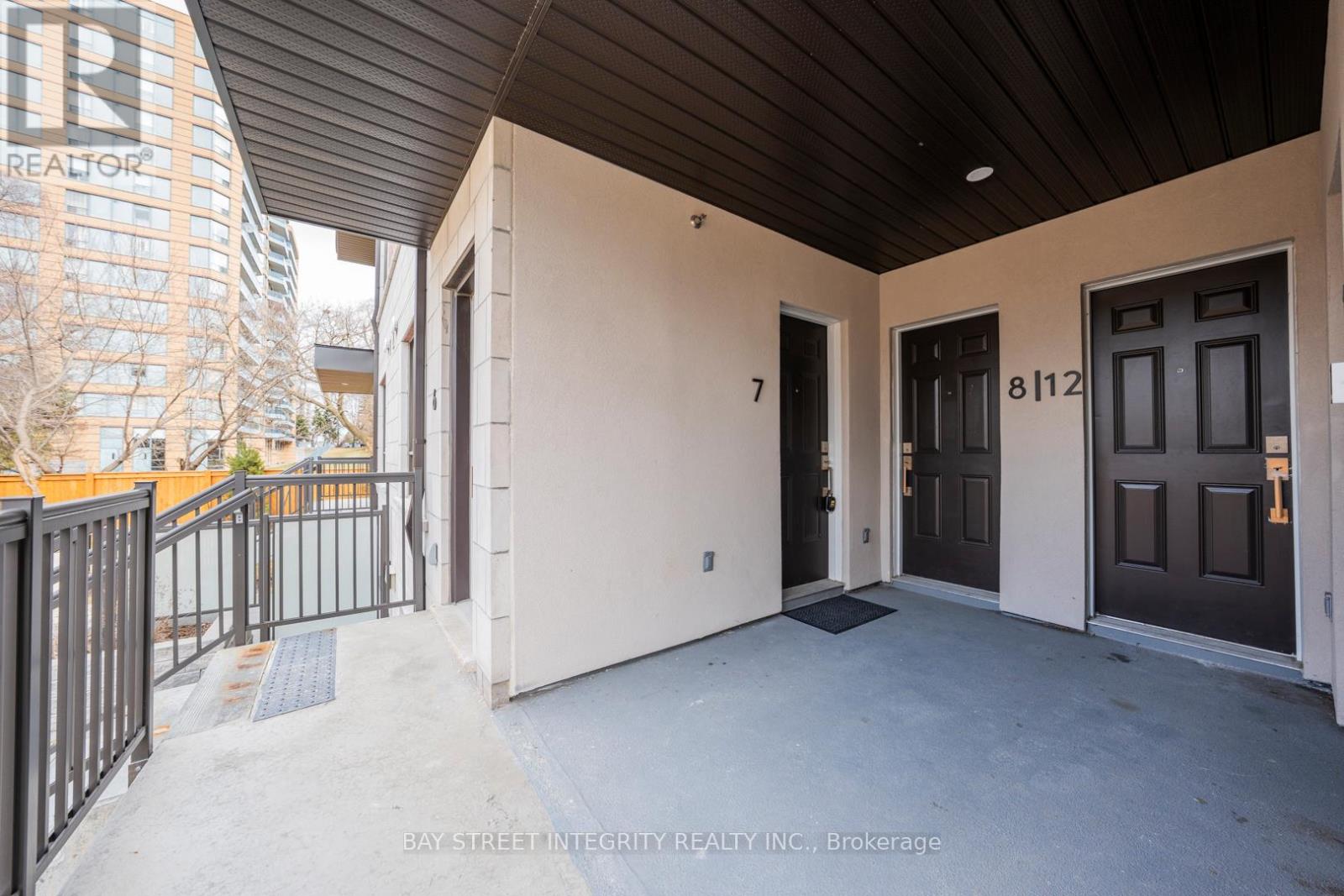 Row / Townhouse for Sale in 7 - 4045 HICKORY DRIVE|Mississauga (Rathwood), Ontario L4W0G6 3