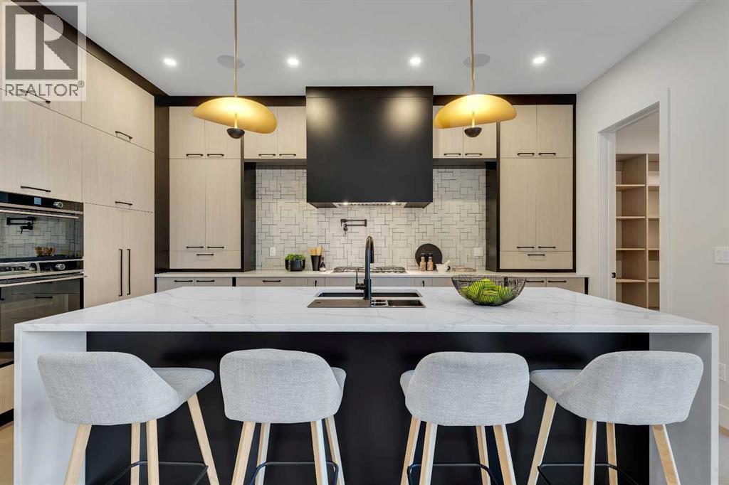 House for Sale in 336 Normandy Drive SW|Calgary, Alberta T3E7J6 2