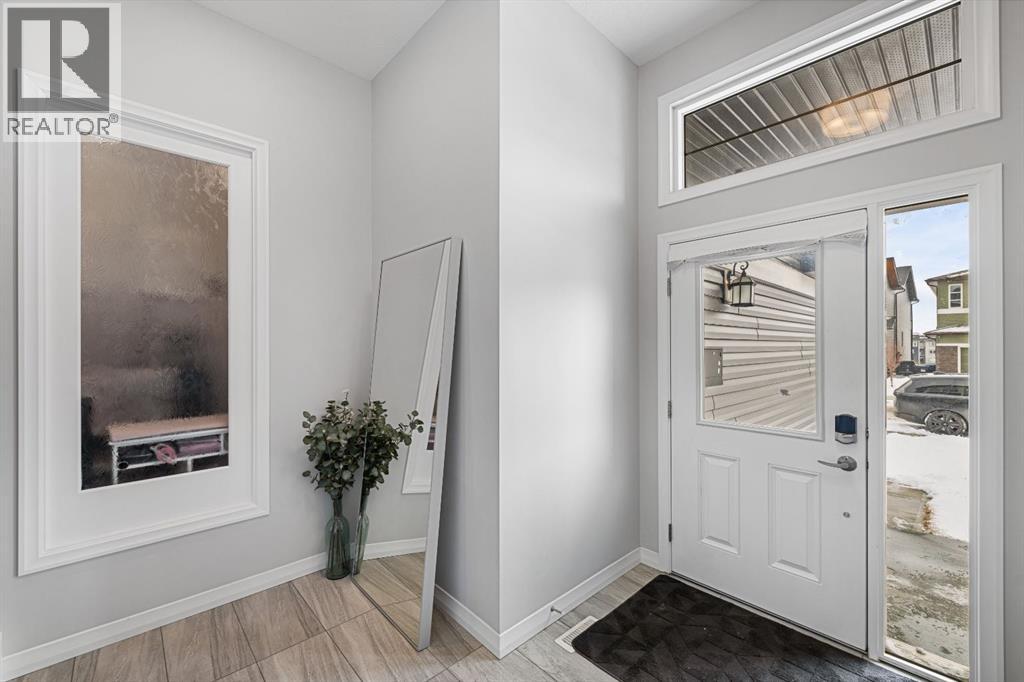 House for Sale in 308 Lucas Way NW|Calgary, Alberta T3P0R5 3