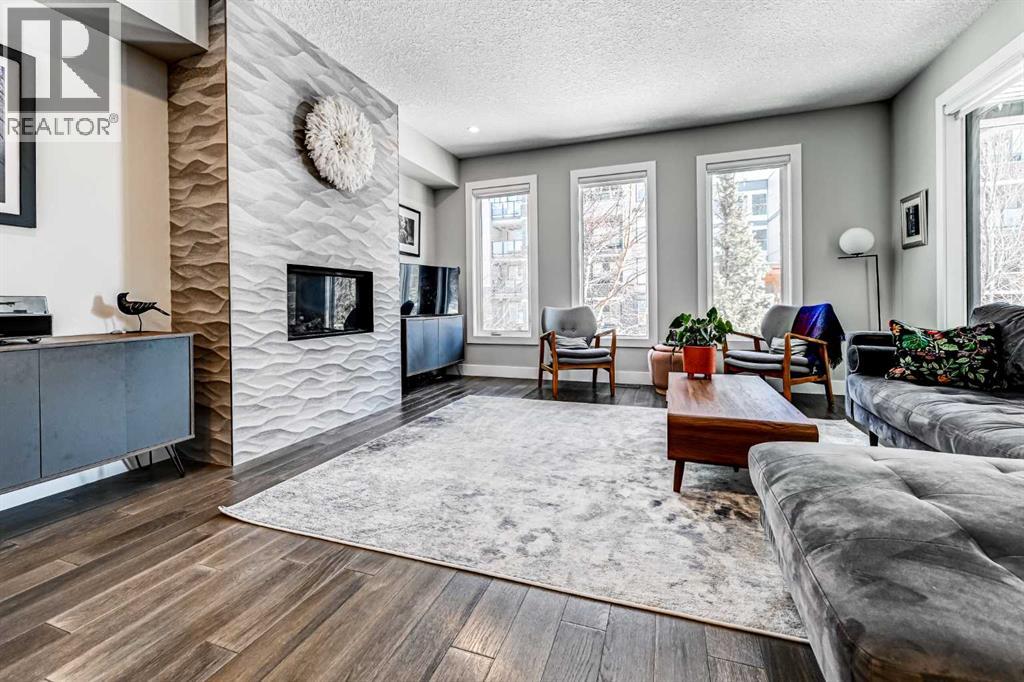 Duplex for Sale in 100 Burma Star Road SW|Calgary, Alberta T3E7Y4 3