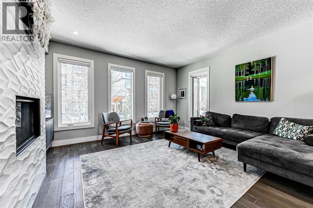 Duplex for Sale in 100 Burma Star Road SW|Calgary, Alberta T3E7Y4 4