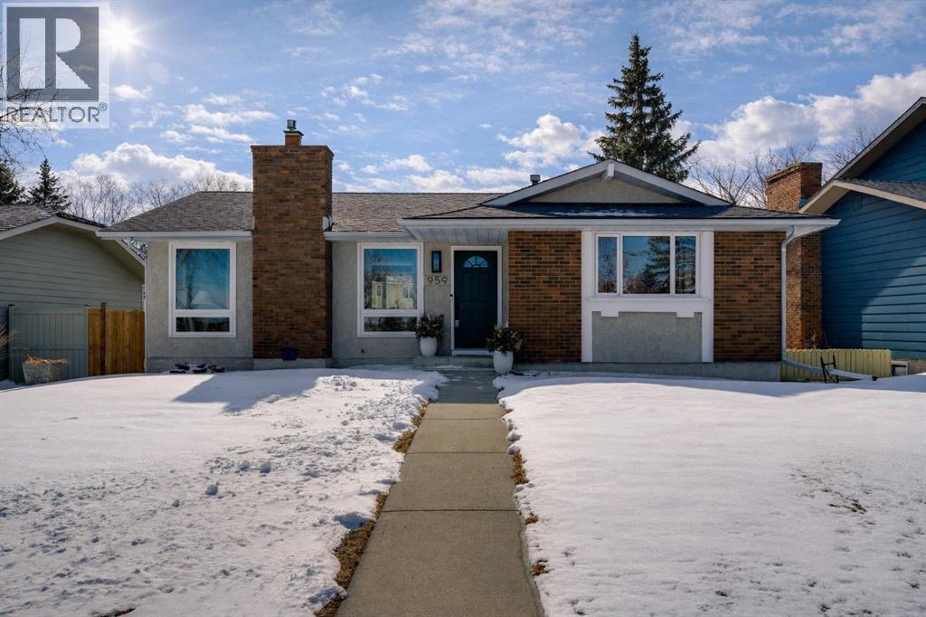 House for Sale in 959 Parkwood Way SE|Calgary, Alberta T2J3V4 2