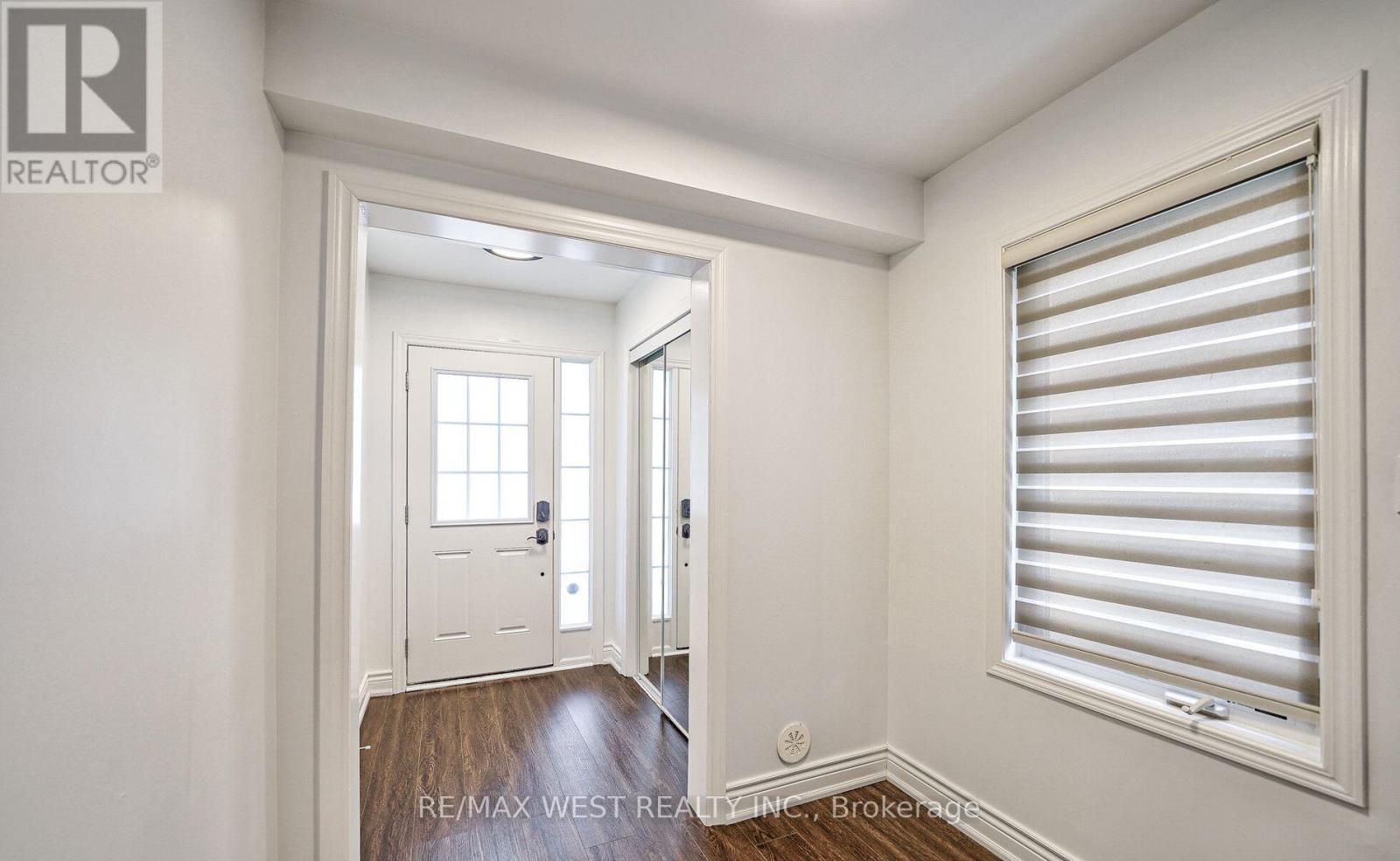 Row / Townhouse for Sale in 13 MIDHOPE WAY|Brampton (Fletcher's West), Ontario L6Y4Y8 4