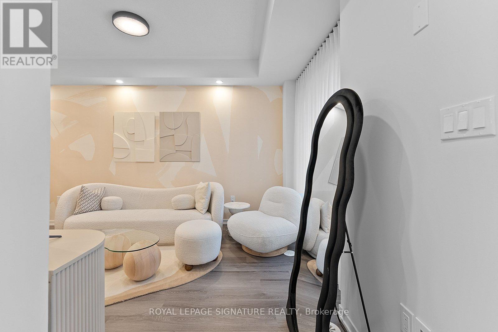 Row / Townhouse for Sale in TH114 - 30 WILLIAM JACKSON WAY|Toronto (New Toronto), Ontario M8V0J7 2