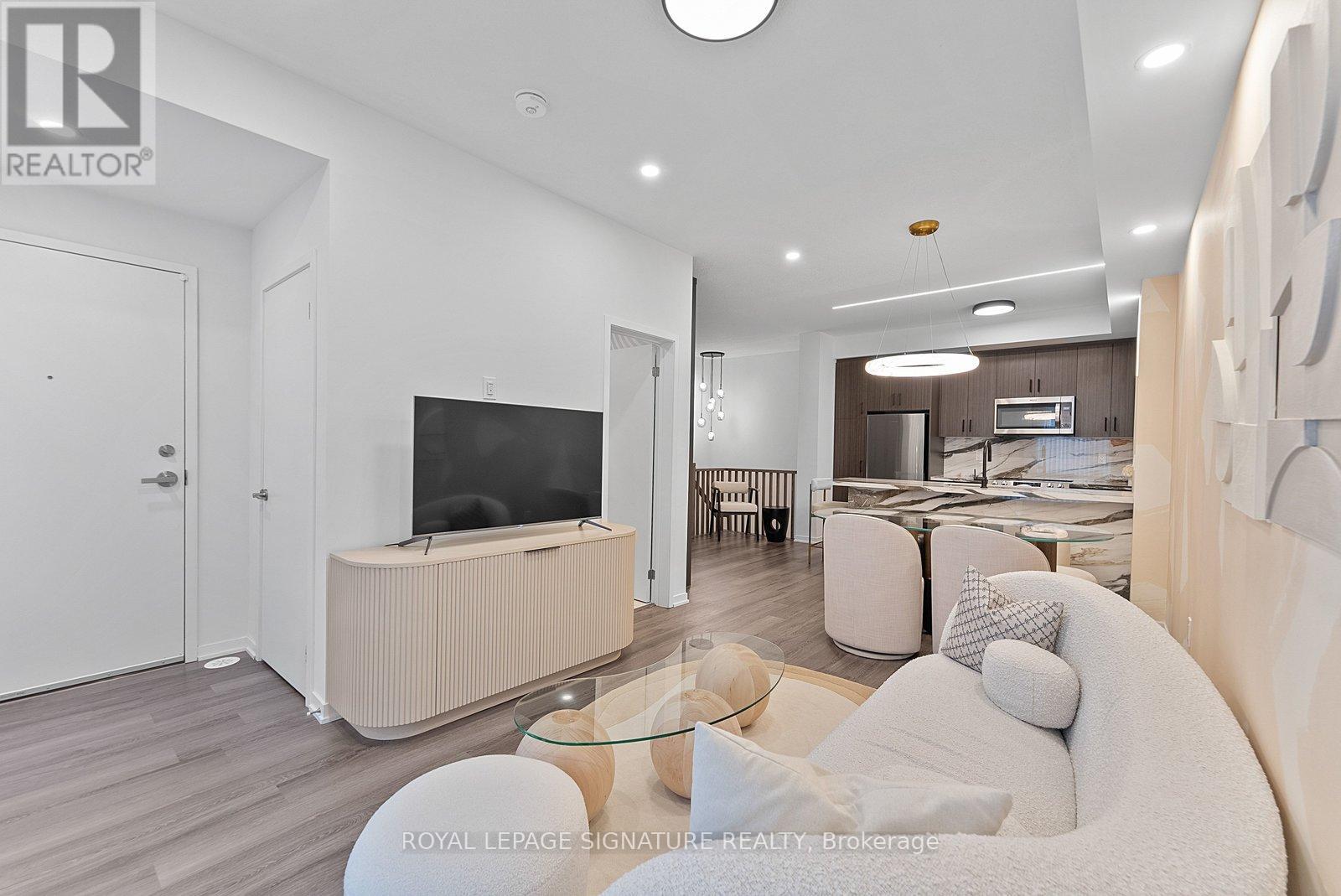 Row / Townhouse for Sale in TH114 - 30 WILLIAM JACKSON WAY|Toronto (New Toronto), Ontario M8V0J7 5