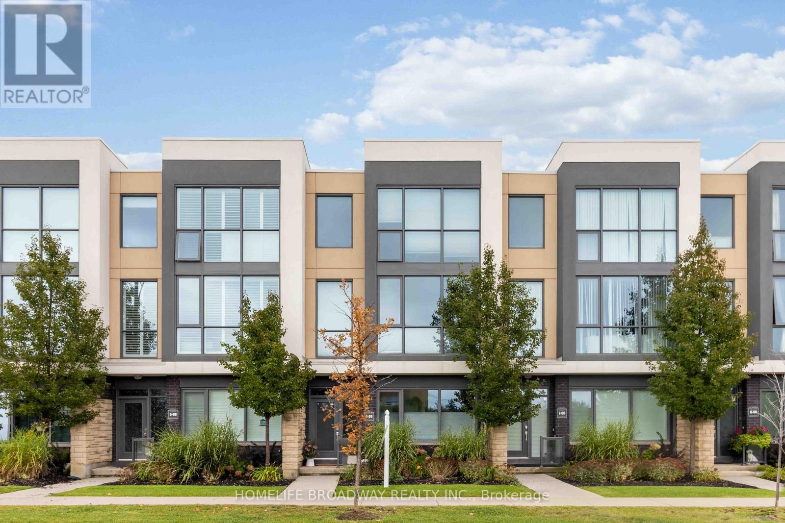 Row / Townhouse for Sale in 6 - 90 LITTLE CREEK ROAD|Mississauga (Hurontario), Ontario L5R0E9