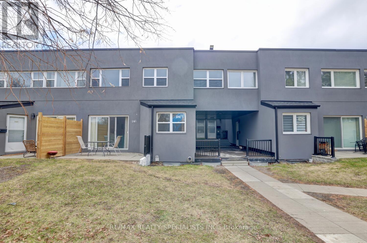 Row / Townhouse for Sale in 141 - 3040 CONSTITUTION BOULEVARD|Mississauga (Applewood), Ontario L4Y3X7