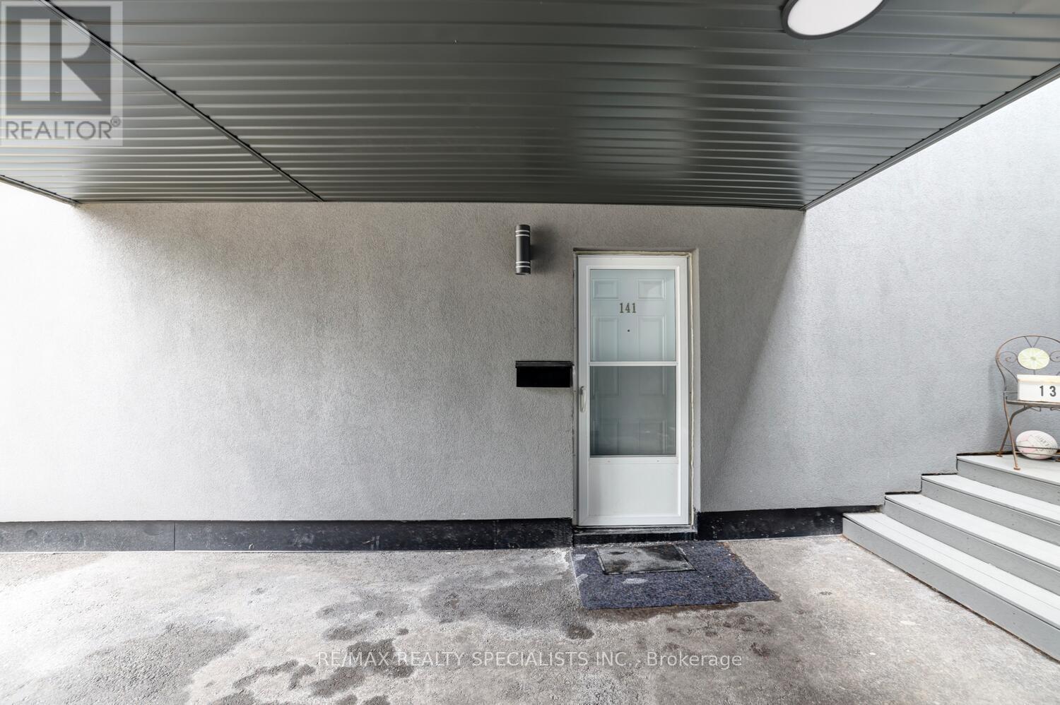 Row / Townhouse for Sale in 141 - 3040 CONSTITUTION BOULEVARD|Mississauga (Applewood), Ontario L4Y3X7 2