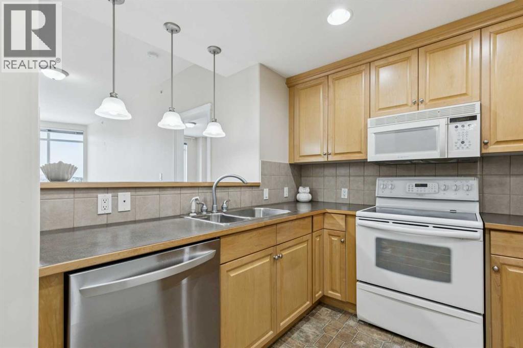 Apartment for Sale in 705, 1726 14 Avenue NW|Calgary, Alberta T2N4Y8 4