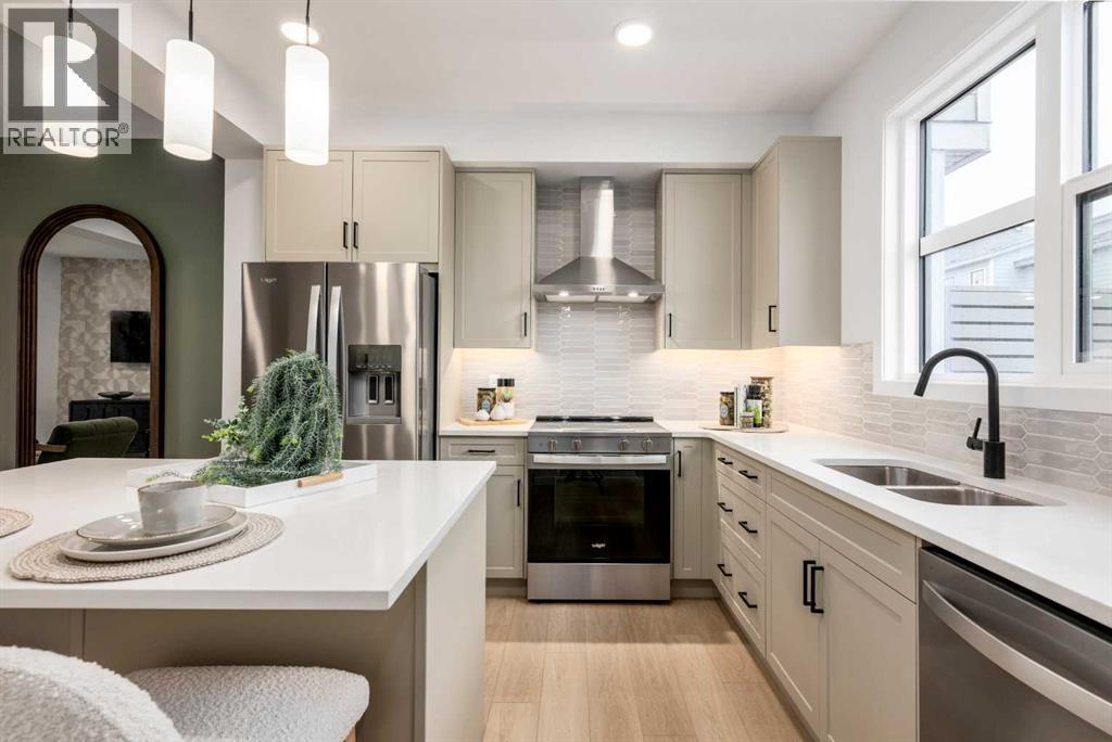 Row / Townhouse for Sale in 305, 437 Alpine Avenue SW|Calgary, Alberta T2Y0Z8 2